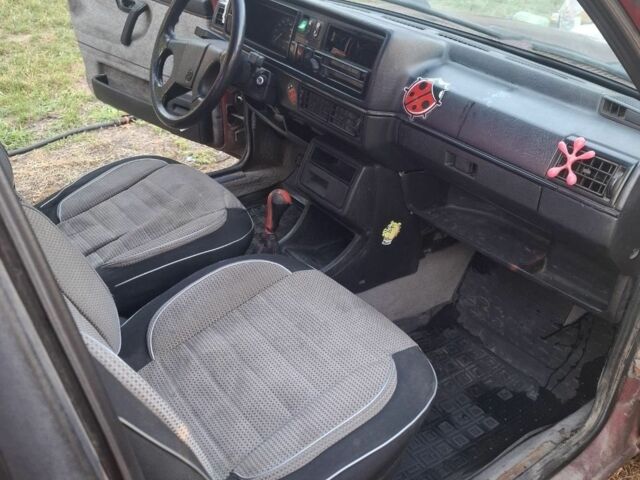 Красный Фольксваген Джетта, объемом двигателя 1.3 л и пробегом 300 тыс. км за 650 $, фото 4 на Automoto.ua