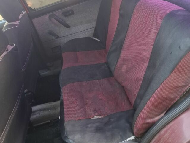 Красный Фольксваген Джетта, объемом двигателя 1.3 л и пробегом 300 тыс. км за 650 $, фото 5 на Automoto.ua