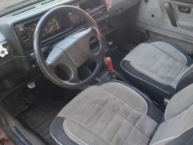 Красный Фольксваген Джетта, объемом двигателя 1.3 л и пробегом 300 тыс. км за 650 $, фото 3 на Automoto.ua