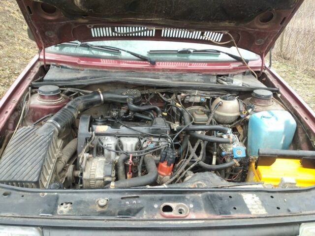 Червоний Фольксваген Джетта, об'ємом двигуна 1.6 л та пробігом 278 тис. км за 1300 $, фото 4 на Automoto.ua