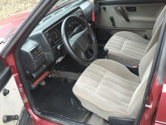 Червоний Фольксваген Джетта, об'ємом двигуна 1.6 л та пробігом 278 тис. км за 1300 $, фото 5 на Automoto.ua