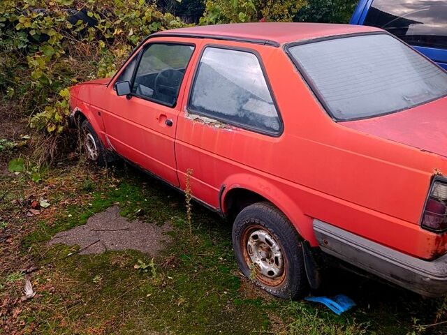 Красный Фольксваген Джетта, объемом двигателя 1.6 л и пробегом 180 тыс. км за 350 $, фото 1 на Automoto.ua