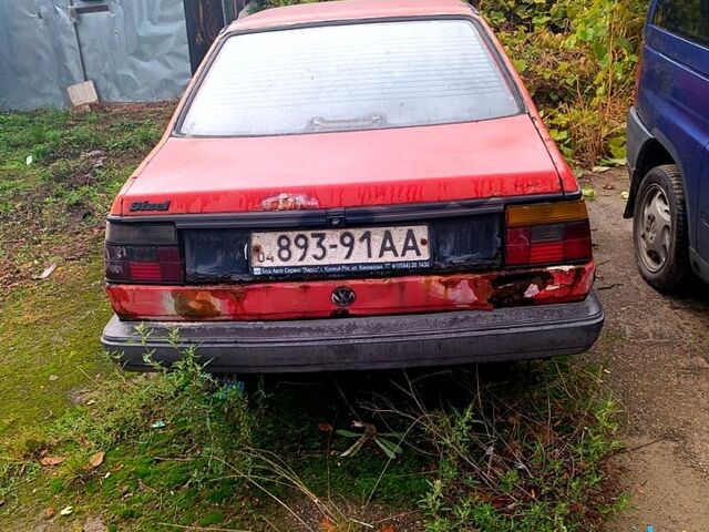 Красный Фольксваген Джетта, объемом двигателя 1.6 л и пробегом 180 тыс. км за 350 $, фото 2 на Automoto.ua