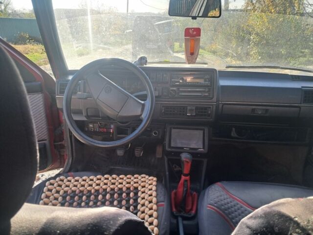 Красный Фольксваген Джетта, объемом двигателя 1 л и пробегом 200 тыс. км за 1600 $, фото 7 на Automoto.ua