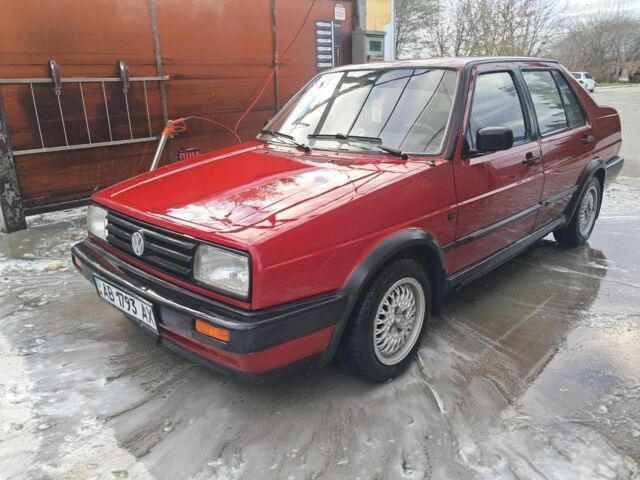 Красный Фольксваген Джетта, объемом двигателя 1 л и пробегом 200 тыс. км за 1600 $, фото 3 на Automoto.ua