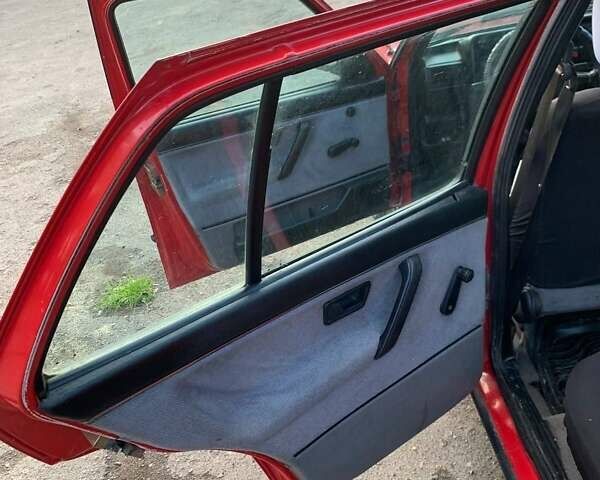 Червоний Фольксваген Джетта, об'ємом двигуна 1.8 л та пробігом 426 тис. км за 1350 $, фото 12 на Automoto.ua