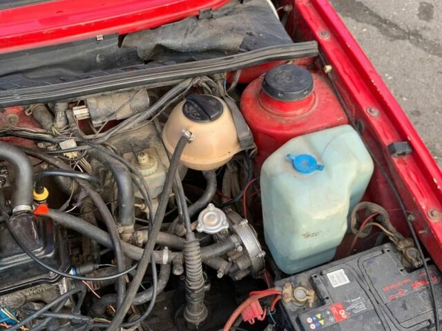 Червоний Фольксваген Джетта, об'ємом двигуна 1.8 л та пробігом 426 тис. км за 1350 $, фото 9 на Automoto.ua