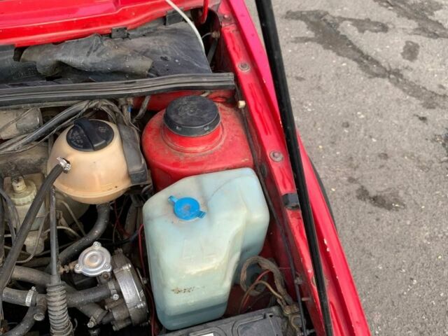 Червоний Фольксваген Джетта, об'ємом двигуна 1.8 л та пробігом 426 тис. км за 1350 $, фото 11 на Automoto.ua