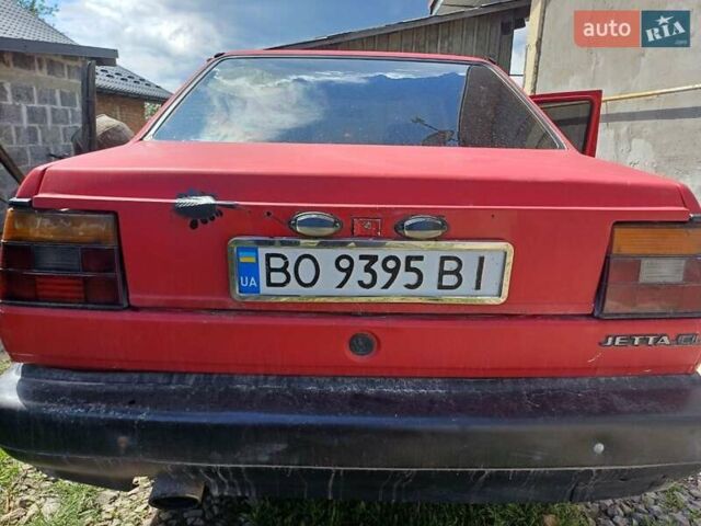 Красный Фольксваген Джетта, объемом двигателя 1.8 л и пробегом 297 тыс. км за 950 $, фото 2 на Automoto.ua