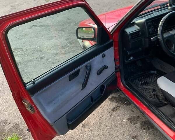 Червоний Фольксваген Джетта, об'ємом двигуна 1.8 л та пробігом 426 тис. км за 1350 $, фото 11 на Automoto.ua