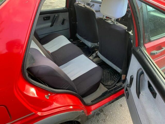 Червоний Фольксваген Джетта, об'ємом двигуна 1.8 л та пробігом 426 тис. км за 1350 $, фото 6 на Automoto.ua