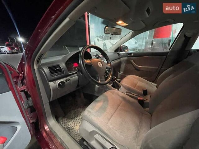 Красный Фольксваген Джетта, объемом двигателя 1.6 л и пробегом 369 тыс. км за 4000 $, фото 6 на Automoto.ua