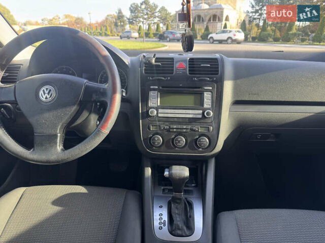 Красный Фольксваген Джетта, объемом двигателя 1.6 л и пробегом 125 тыс. км за 6000 $, фото 2 на Automoto.ua