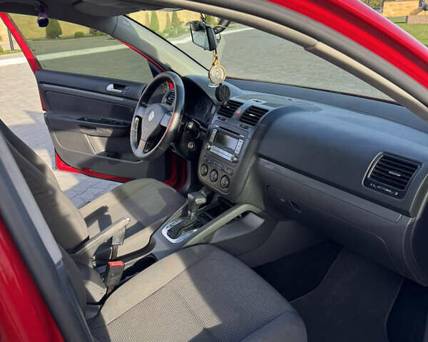 Красный Фольксваген Джетта, объемом двигателя 1.6 л и пробегом 125 тыс. км за 6000 $, фото 10 на Automoto.ua