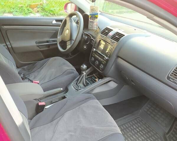 Червоний Фольксваген Джетта, об'ємом двигуна 1.6 л та пробігом 216 тис. км за 4999 $, фото 7 на Automoto.ua