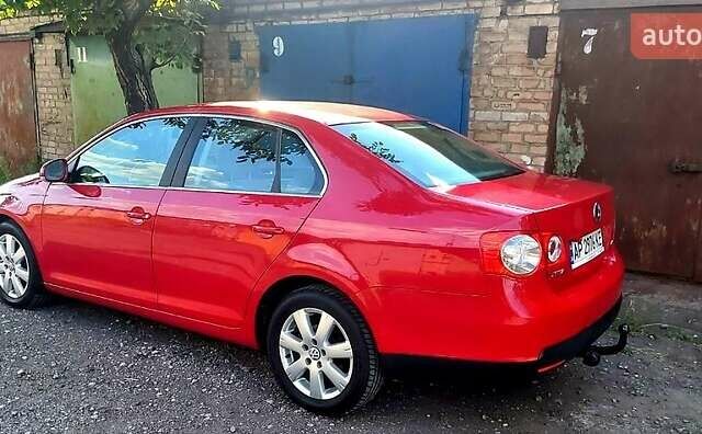 Красный Фольксваген Джетта, объемом двигателя 1.4 л и пробегом 198 тыс. км за 6000 $, фото 2 на Automoto.ua