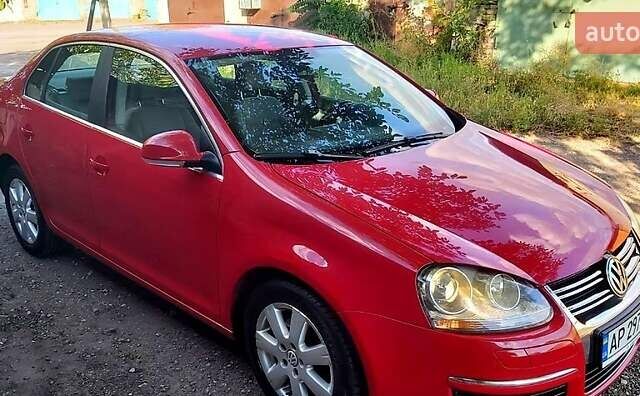 Красный Фольксваген Джетта, объемом двигателя 1.4 л и пробегом 198 тыс. км за 6000 $, фото 4 на Automoto.ua