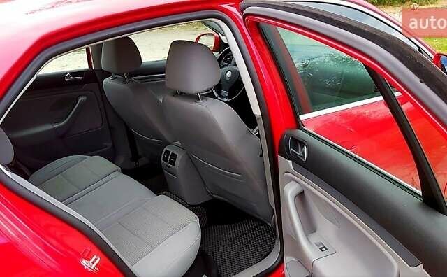 Красный Фольксваген Джетта, объемом двигателя 1.4 л и пробегом 198 тыс. км за 6000 $, фото 10 на Automoto.ua