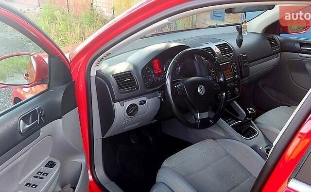 Красный Фольксваген Джетта, объемом двигателя 1.4 л и пробегом 198 тыс. км за 6000 $, фото 5 на Automoto.ua