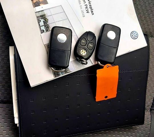 Красный Фольксваген Джетта, объемом двигателя 1.4 л и пробегом 198 тыс. км за 6000 $, фото 12 на Automoto.ua