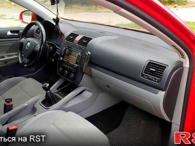 Красный Фольксваген Джетта, объемом двигателя 1.4 л и пробегом 198 тыс. км за 6000 $, фото 9 на Automoto.ua