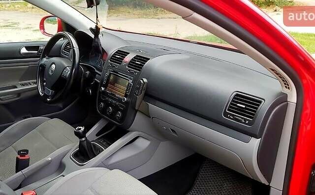 Красный Фольксваген Джетта, объемом двигателя 1.4 л и пробегом 198 тыс. км за 6000 $, фото 8 на Automoto.ua