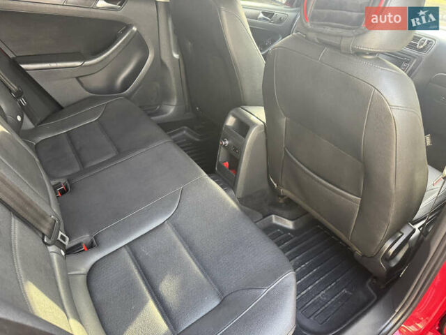 Червоний Фольксваген Джетта, об'ємом двигуна 2.5 л та пробігом 290 тис. км за 7700 $, фото 9 на Automoto.ua