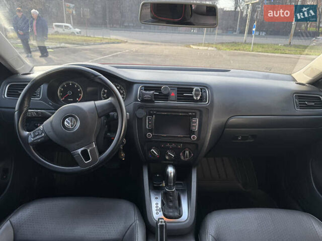 Червоний Фольксваген Джетта, об'ємом двигуна 2.5 л та пробігом 290 тис. км за 7700 $, фото 12 на Automoto.ua