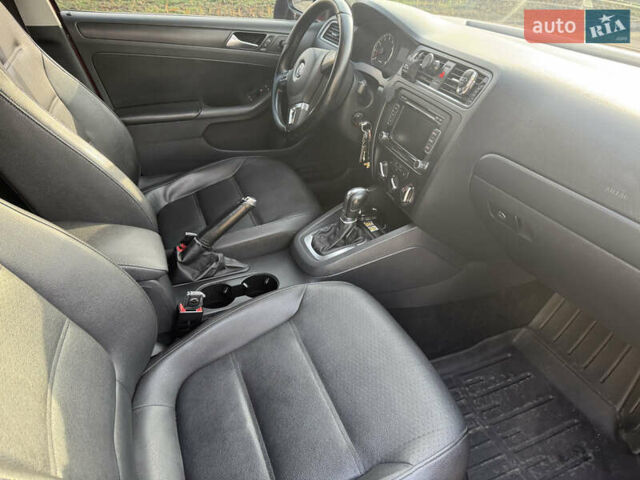 Червоний Фольксваген Джетта, об'ємом двигуна 2.5 л та пробігом 290 тис. км за 7700 $, фото 13 на Automoto.ua