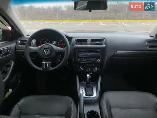 Красный Фольксваген Джетта, объемом двигателя 2.48 л и пробегом 206 тыс. км за 10000 $, фото 11 на Automoto.ua