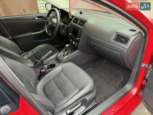 Красный Фольксваген Джетта, объемом двигателя 2.5 л и пробегом 248 тыс. км за 6800 $, фото 11 на Automoto.ua