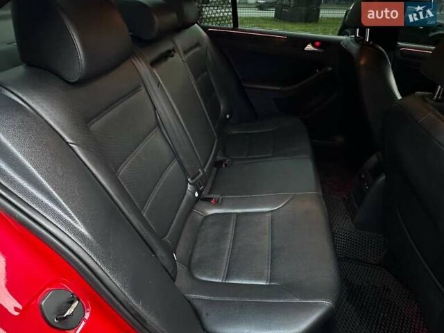 Красный Фольксваген Джетта, объемом двигателя 2.48 л и пробегом 216 тыс. км за 9300 $, фото 25 на Automoto.ua