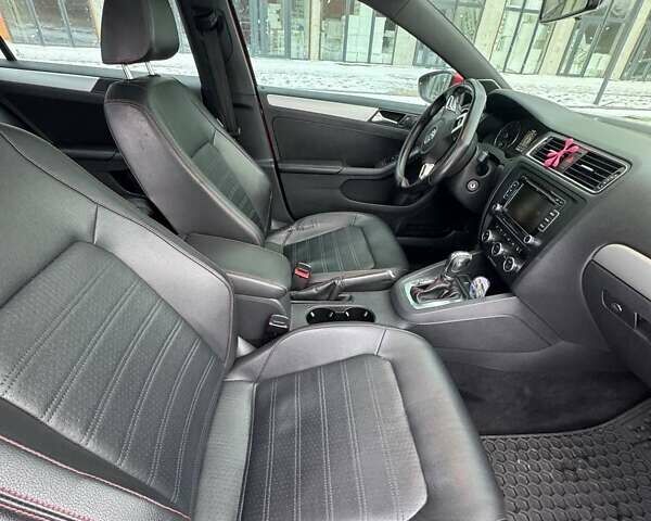 Красный Фольксваген Джетта, объемом двигателя 2 л и пробегом 200 тыс. км за 8350 $, фото 11 на Automoto.ua