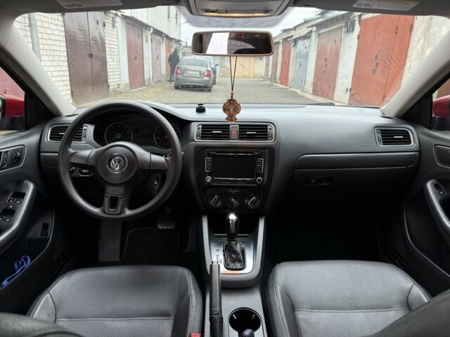 Червоний Фольксваген Джетта, об'ємом двигуна 2.5 л та пробігом 248 тис. км за 6800 $, фото 10 на Automoto.ua