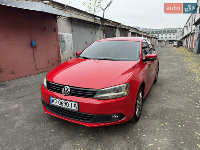 Красный Фольксваген Джетта, объемом двигателя 2.5 л и пробегом 248 тыс. км за 6800 $, фото 1 на Automoto.ua