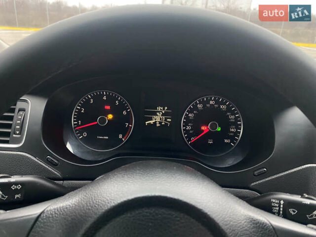 Красный Фольксваген Джетта, объемом двигателя 2.48 л и пробегом 206 тыс. км за 10000 $, фото 15 на Automoto.ua