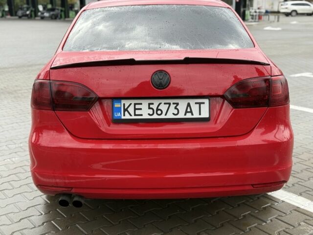 Червоний Фольксваген Джетта, об'ємом двигуна 2 л та пробігом 220 тис. км за 6700 $, фото 4 на Automoto.ua