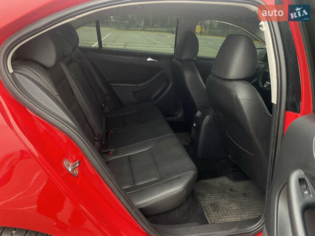 Красный Фольксваген Джетта, объемом двигателя 2.48 л и пробегом 206 тыс. км за 10000 $, фото 10 на Automoto.ua