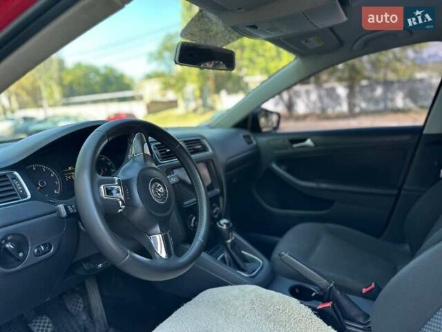 Червоний Фольксваген Джетта, об'ємом двигуна 1.98 л та пробігом 259 тис. км за 6800 $, фото 4 на Automoto.ua