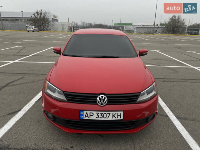 Красный Фольксваген Джетта, объемом двигателя 2.48 л и пробегом 206 тыс. км за 10000 $, фото 2 на Automoto.ua