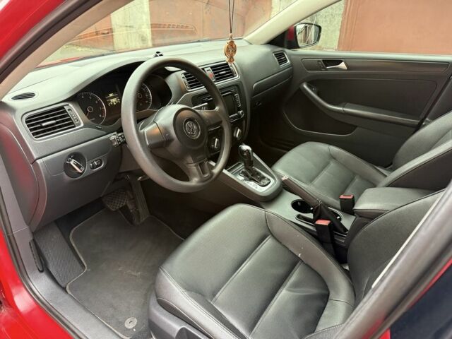 Червоний Фольксваген Джетта, об'ємом двигуна 2.5 л та пробігом 248 тис. км за 6800 $, фото 11 на Automoto.ua