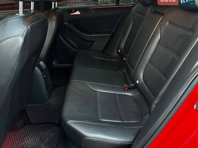 Красный Фольксваген Джетта, объемом двигателя 2.48 л и пробегом 216 тыс. км за 9300 $, фото 24 на Automoto.ua