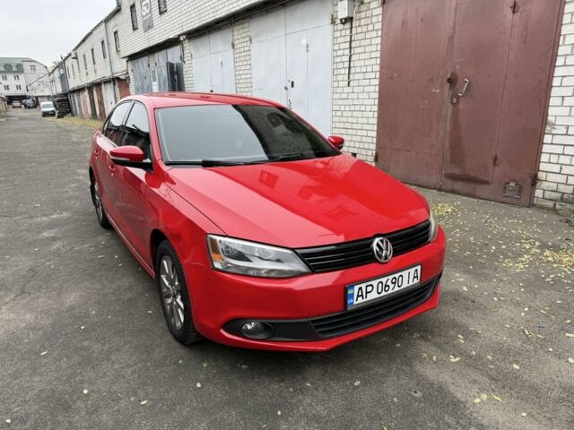 Червоний Фольксваген Джетта, об'ємом двигуна 2.5 л та пробігом 248 тис. км за 6800 $, фото 2 на Automoto.ua