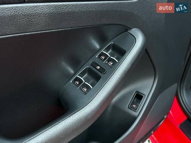 Красный Фольксваген Джетта, объемом двигателя 2.48 л и пробегом 216 тыс. км за 9300 $, фото 12 на Automoto.ua