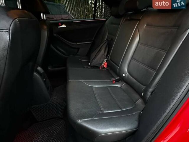 Красный Фольксваген Джетта, объемом двигателя 2.48 л и пробегом 216 тыс. км за 9300 $, фото 22 на Automoto.ua