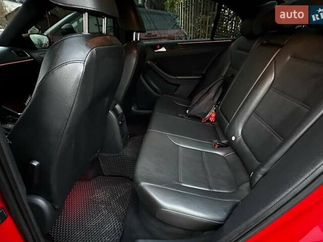 Красный Фольксваген Джетта, объемом двигателя 2.48 л и пробегом 216 тыс. км за 9300 $, фото 23 на Automoto.ua