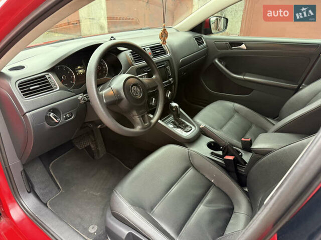 Красный Фольксваген Джетта, объемом двигателя 2.5 л и пробегом 248 тыс. км за 6800 $, фото 10 на Automoto.ua