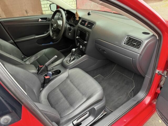 Червоний Фольксваген Джетта, об'ємом двигуна 2.5 л та пробігом 248 тис. км за 6800 $, фото 12 на Automoto.ua