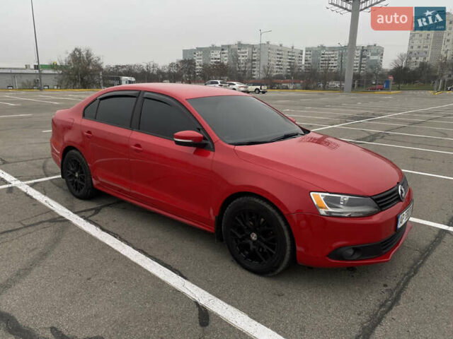 Красный Фольксваген Джетта, объемом двигателя 2.48 л и пробегом 206 тыс. км за 10000 $, фото 3 на Automoto.ua