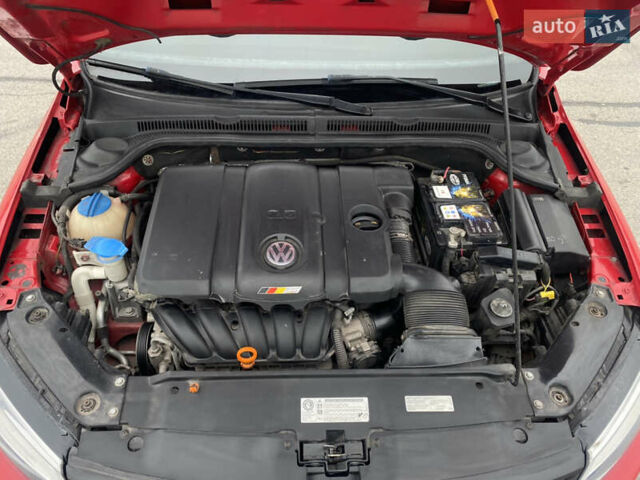 Красный Фольксваген Джетта, объемом двигателя 2.48 л и пробегом 206 тыс. км за 10000 $, фото 14 на Automoto.ua